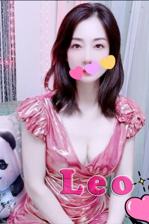 可愛い笑顔の中に、思わずドキッとするような艶を感じさせる新人セラピストが仲間入りいたしました。初々しく素直な魅力と、大人びた表情のギャップが絶妙。癒しとときめきを同時に味わいたい方におすすめです。 （2026/08/24）
